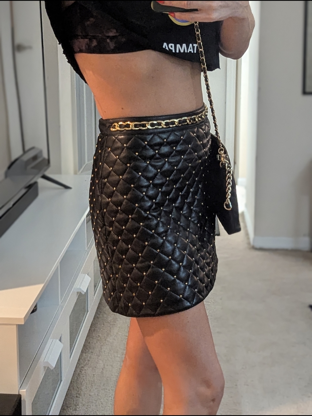 Alice + Olivia Black Quilted Vegan Leather A-Line Mini Skirt with Gold Chain - Picture 5 of 13